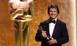 ماذا قال توم كروز عند تسلمة أول أوسكار في مسيرته الفنية؟